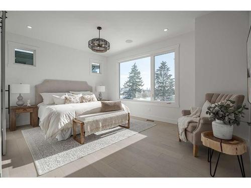 44 Collingwood Place Nw, Calgary, AB - Indoor Photo Showing Bedroom