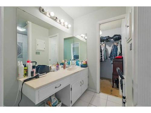 1508 Acadia Drive Se, Calgary, AB - Indoor Photo Showing Bathroom