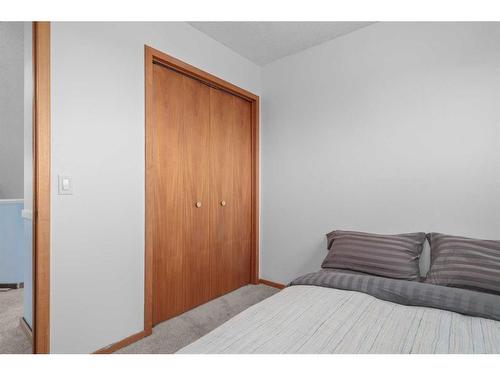 204 Macewan Glen Drive Nw, Calgary, AB - Indoor Photo Showing Bedroom