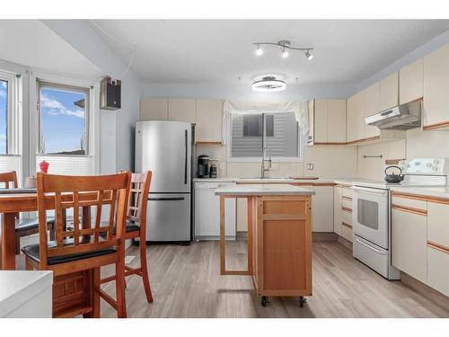 204 Macewan Glen Drive Nw, Calgary, AB - Indoor Photo Showing Kitchen