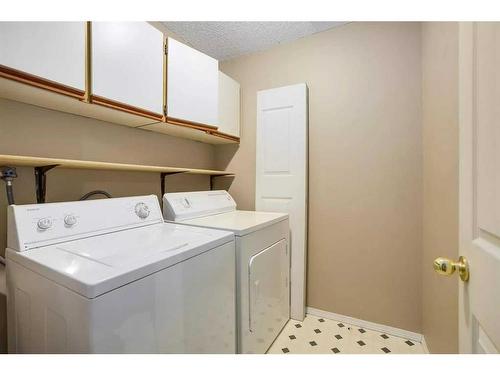 240 30 Avenue Ne, Calgary, AB - Indoor Photo Showing Laundry Room