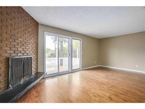 240 30 Avenue Ne, Calgary, AB - Indoor With Fireplace