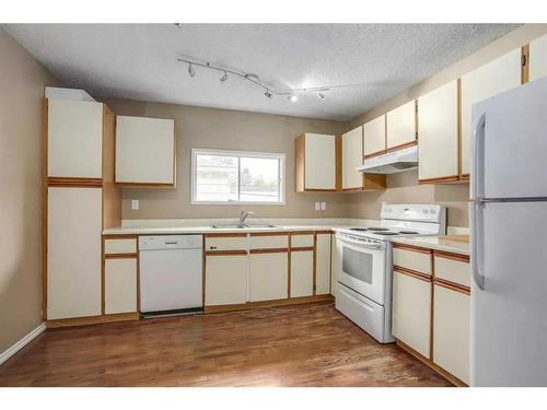 240 30 Avenue Ne, Calgary, AB - Indoor Photo Showing Kitchen With Double Sink