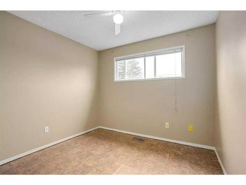 240 30 Avenue Ne, Calgary, AB - Indoor Photo Showing Other Room