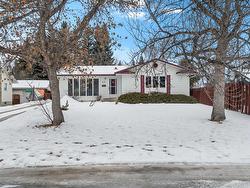 618 Oakhill Place SW Calgary, AB T2V 3X8