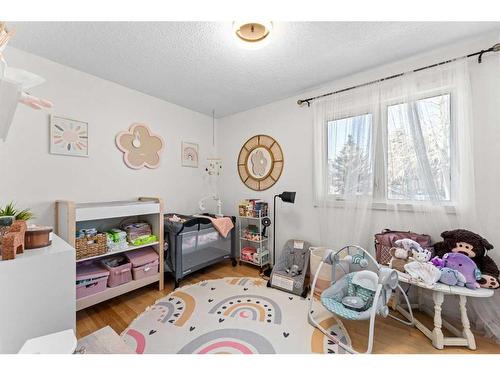 6810 6 Street Sw, Calgary, AB - Indoor Photo Showing Bedroom