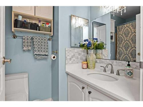 6810 6 Street Sw, Calgary, AB - Indoor Photo Showing Bathroom