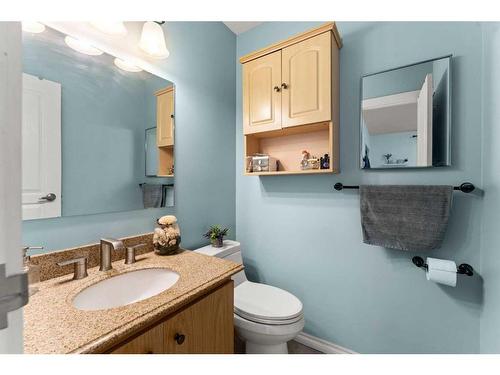 6810 6 Street Sw, Calgary, AB - Indoor Photo Showing Bathroom