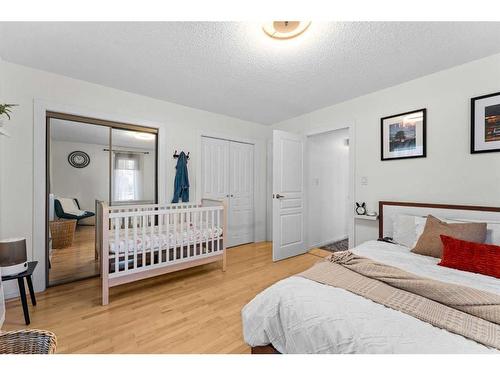 6810 6 Street Sw, Calgary, AB - Indoor Photo Showing Bedroom