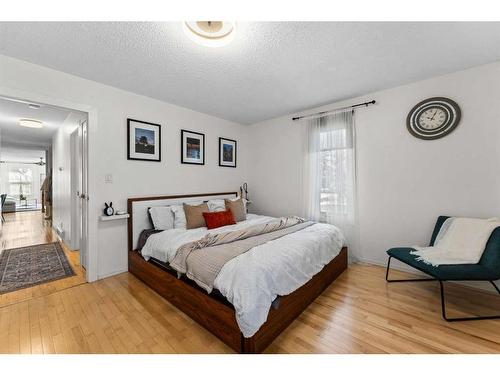 6810 6 Street Sw, Calgary, AB - Indoor Photo Showing Bedroom