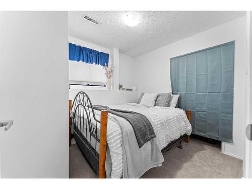 6810 6 Street Sw, Calgary, AB - Indoor Photo Showing Bedroom