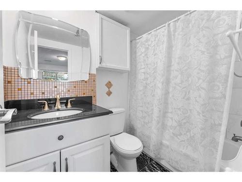 6810 6 Street Sw, Calgary, AB - Indoor Photo Showing Bathroom