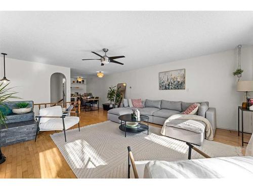 6810 6 Street Sw, Calgary, AB - Indoor Photo Showing Living Room