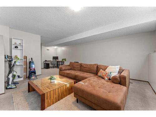 6810 6 Street Sw, Calgary, AB - Indoor Photo Showing Living Room