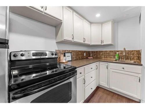 6810 6 Street Sw, Calgary, AB - Indoor Photo Showing Kitchen