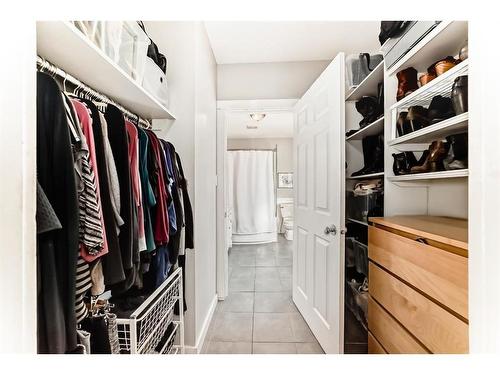 2125 36 Avenue Sw, Calgary, AB - Indoor With Storage