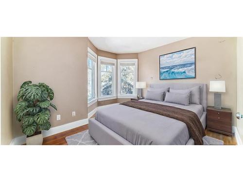 2125 36 Avenue Sw, Calgary, AB - Indoor Photo Showing Bedroom