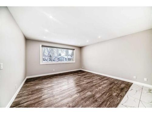 6636 Penbrooke Drive Se, Calgary, AB - Indoor Photo Showing Other Room