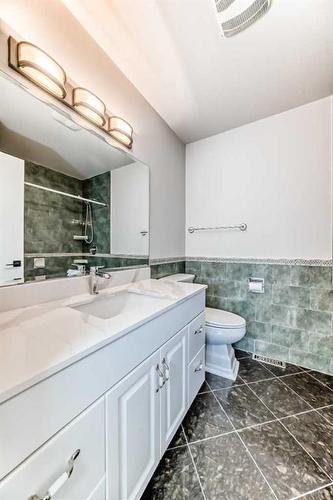 6636 Penbrooke Drive Se, Calgary, AB - Indoor Photo Showing Bathroom