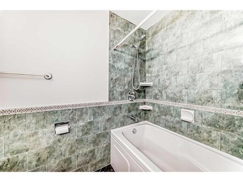 6636 Penbrooke Drive Se, Calgary, AB - Indoor Photo Showing Bathroom