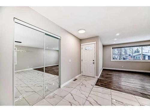 6636 Penbrooke Drive Se, Calgary, AB - Indoor Photo Showing Other Room