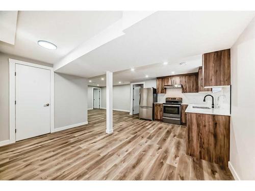 6636 Penbrooke Drive Se, Calgary, AB - Indoor Photo Showing Kitchen