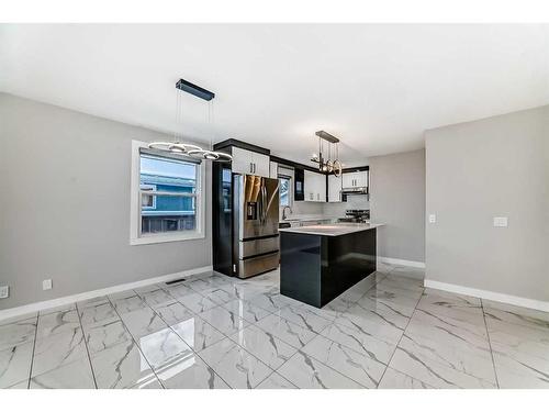 6636 Penbrooke Drive Se, Calgary, AB - Indoor Photo Showing Kitchen