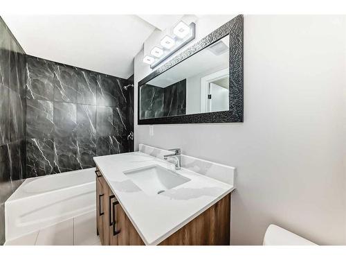 6636 Penbrooke Drive Se, Calgary, AB - Indoor Photo Showing Bathroom