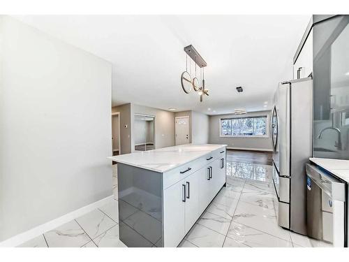 6636 Penbrooke Drive Se, Calgary, AB - Indoor Photo Showing Kitchen