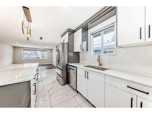 6636 Penbrooke Drive Se, Calgary, AB - Indoor Photo Showing Kitchen With Double Sink