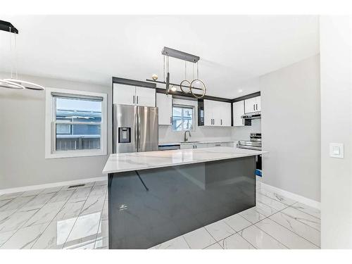 6636 Penbrooke Drive Se, Calgary, AB - Indoor Photo Showing Kitchen