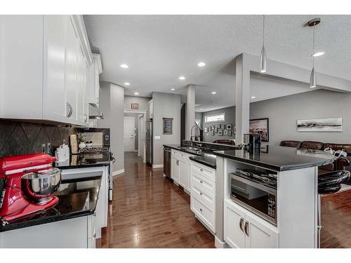 69 Discovery Ridge Hill Sw, Calgary, AB - Indoor Photo Showing Kitchen With Upgraded Kitchen