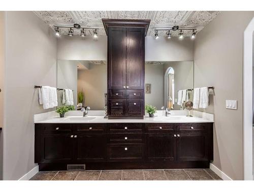 69 Discovery Ridge Hill Sw, Calgary, AB - Indoor Photo Showing Bathroom