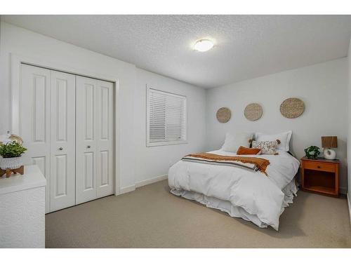 69 Discovery Ridge Hill Sw, Calgary, AB - Indoor Photo Showing Bedroom