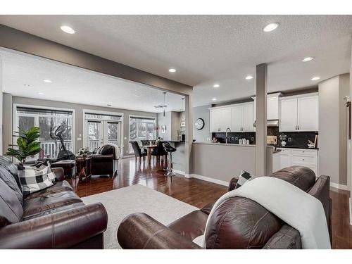 69 Discovery Ridge Hill Sw, Calgary, AB - Indoor Photo Showing Living Room