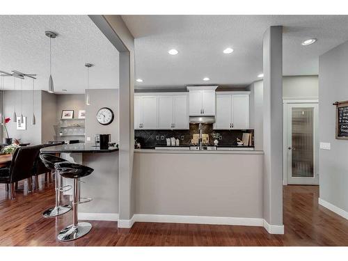 69 Discovery Ridge Hill Sw, Calgary, AB - Indoor Photo Showing Kitchen