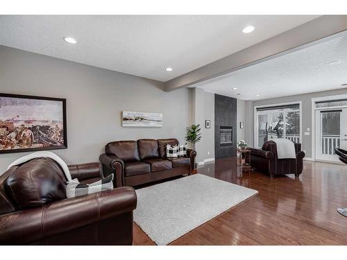 69 Discovery Ridge Hill Sw, Calgary, AB - Indoor Photo Showing Living Room