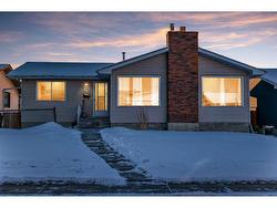 243 Temple Close NE Calgary, AB T1Y 3C1