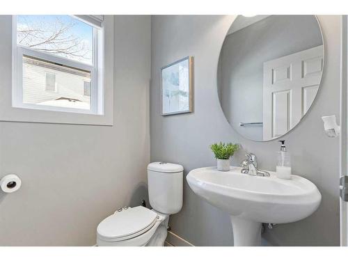 7 Copperleaf Terrace Se, Calgary, AB - Indoor Photo Showing Bathroom