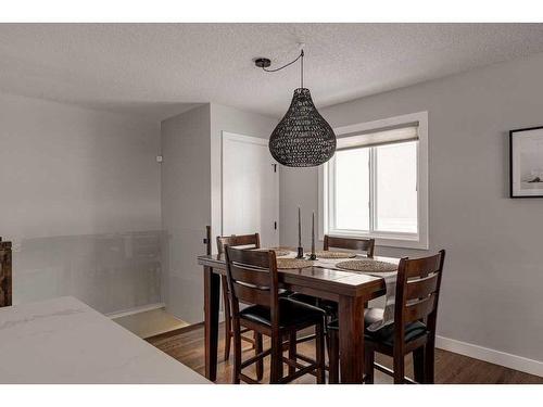 47 Henefer Road Sw, Calgary, AB - Indoor Photo Showing Dining Room