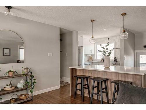 47 Henefer Road Sw, Calgary, AB - Indoor Photo Showing Kitchen With Upgraded Kitchen