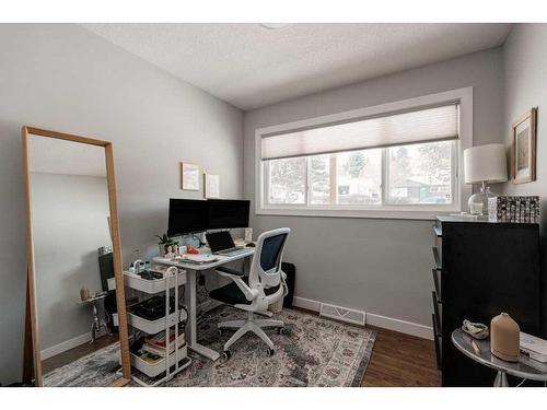 47 Henefer Road Sw, Calgary, AB - Indoor Photo Showing Office