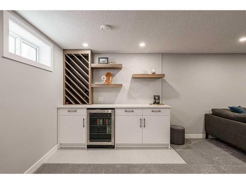 47 Henefer Road Sw, Calgary, AB - Indoor