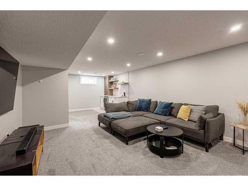 47 Henefer Road Sw, Calgary, AB - Indoor