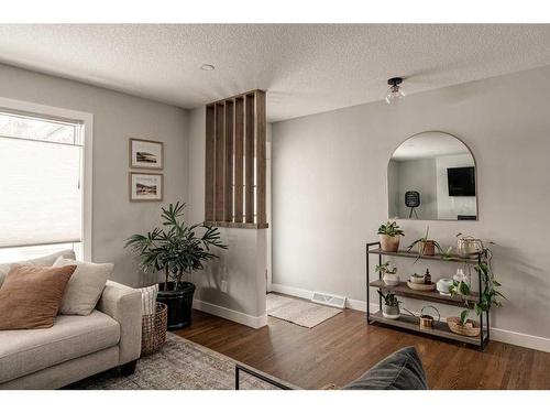 47 Henefer Road Sw, Calgary, AB - Indoor Photo Showing Living Room