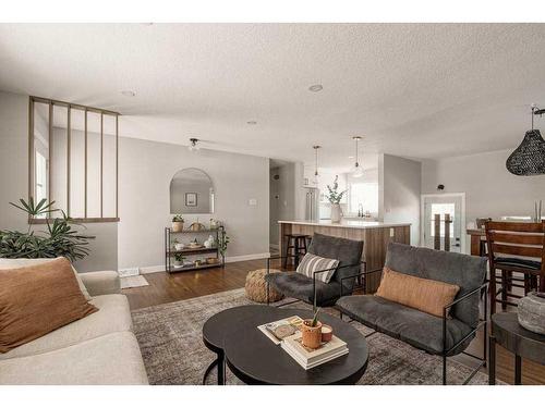 47 Henefer Road Sw, Calgary, AB - Indoor Photo Showing Living Room