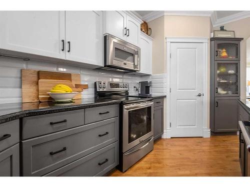 466 27 Avenue Nw, Calgary, AB - Indoor Photo Showing Kitchen