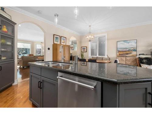 466 27 Avenue Nw, Calgary, AB - Indoor Photo Showing Kitchen With Double Sink With Upgraded Kitchen