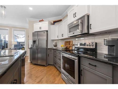 466 27 Avenue Nw, Calgary, AB - Indoor Photo Showing Kitchen With Stainless Steel Kitchen With Upgraded Kitchen