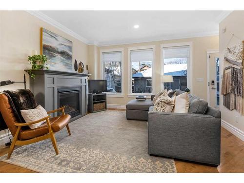 466 27 Avenue Nw, Calgary, AB - Indoor Photo Showing Living Room With Fireplace